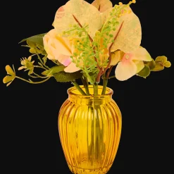 Boeket kunstbloemen in vaas